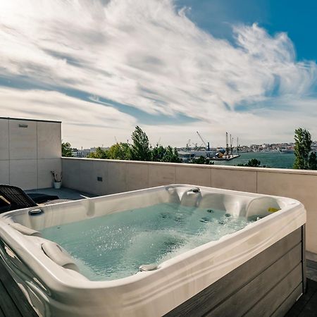 River Town View - Luxury Apartment With Jacuzzi On Terrace Βιάνα ντο Καστέλο Εξωτερικό φωτογραφία