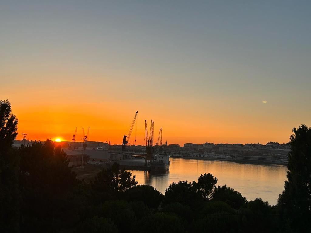 River Town View - Luxury Apartment With Jacuzzi On Terrace Βιάνα ντο Καστέλο Εξωτερικό φωτογραφία