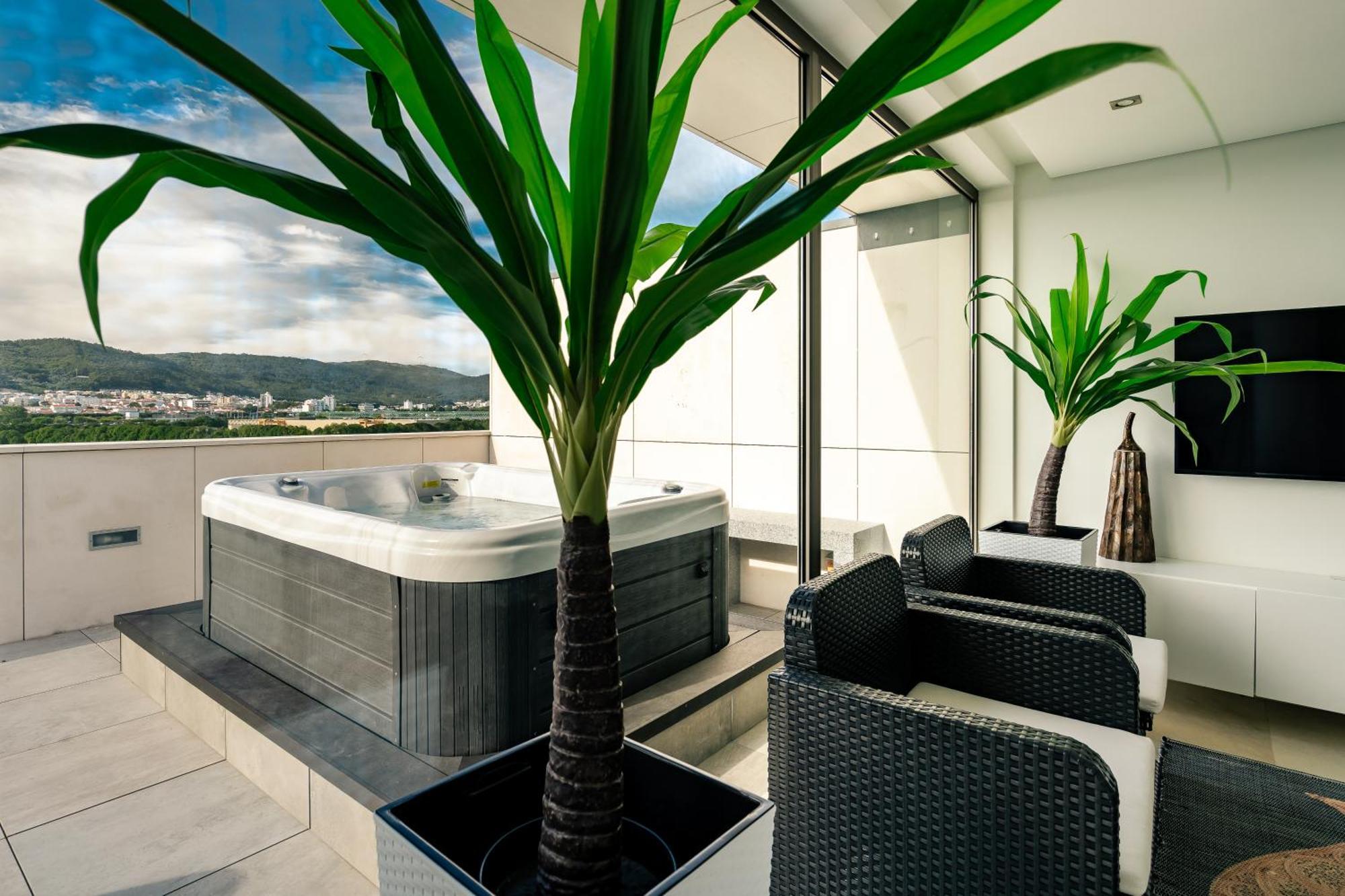 River Town View - Luxury Apartment With Jacuzzi On Terrace Βιάνα ντο Καστέλο Εξωτερικό φωτογραφία