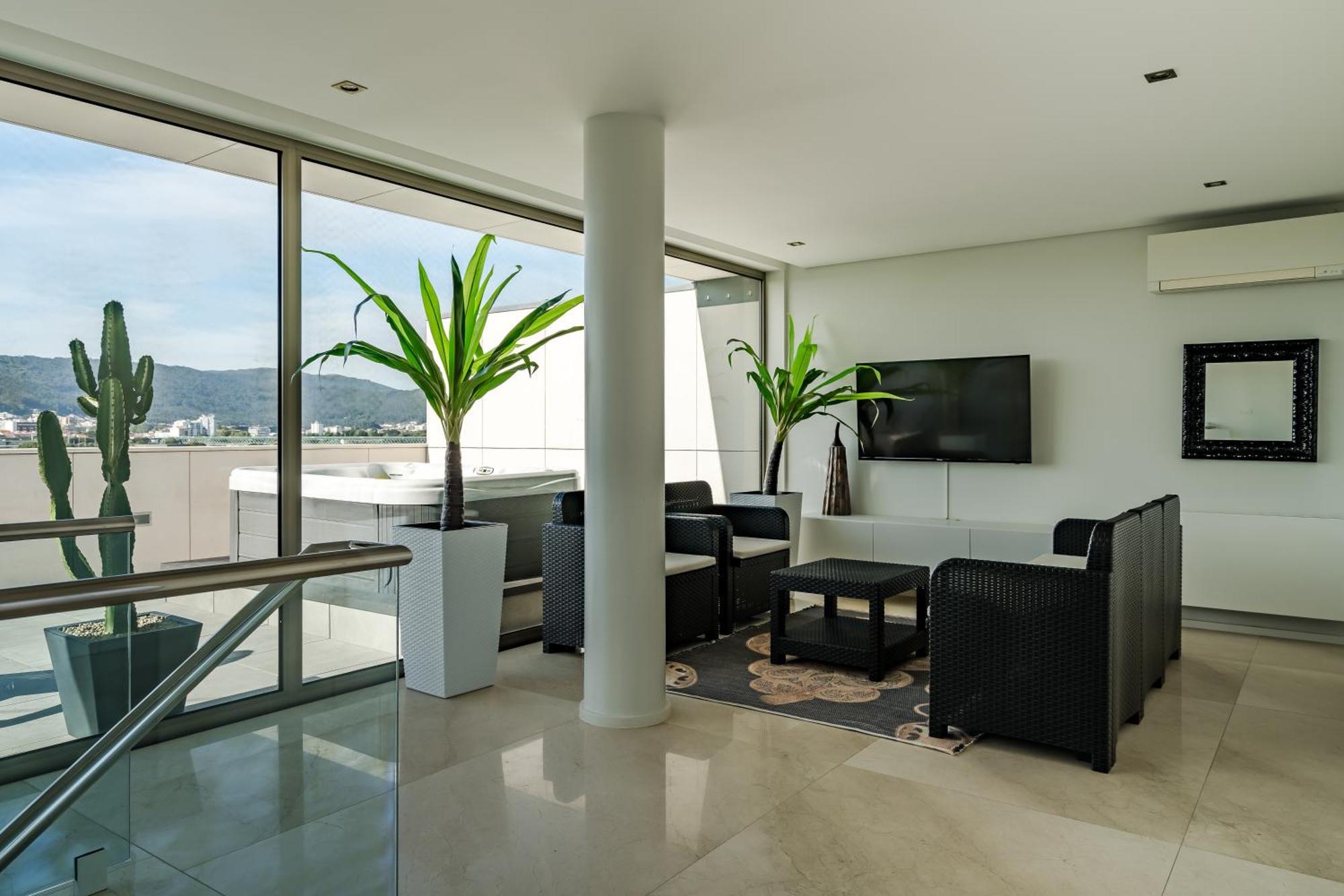 River Town View - Luxury Apartment With Jacuzzi On Terrace Βιάνα ντο Καστέλο Εξωτερικό φωτογραφία